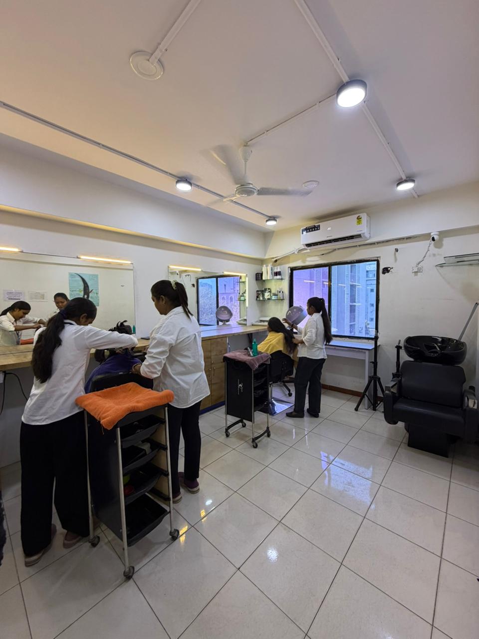 Live Salon Setup at Wibes Beauty Academy Ahmedabad